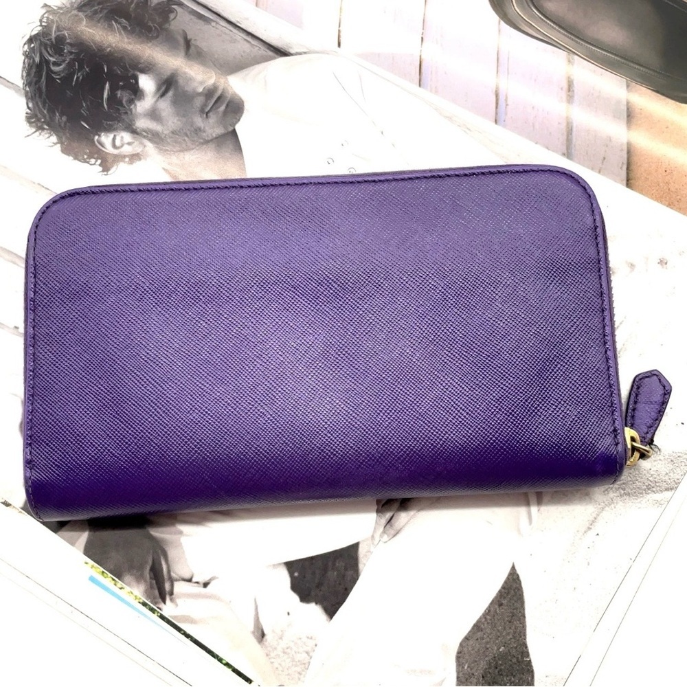 Auth PRADA Saffiano Leather Purple
Round Zipper Long Wallet W/C - Picture 3 of 16